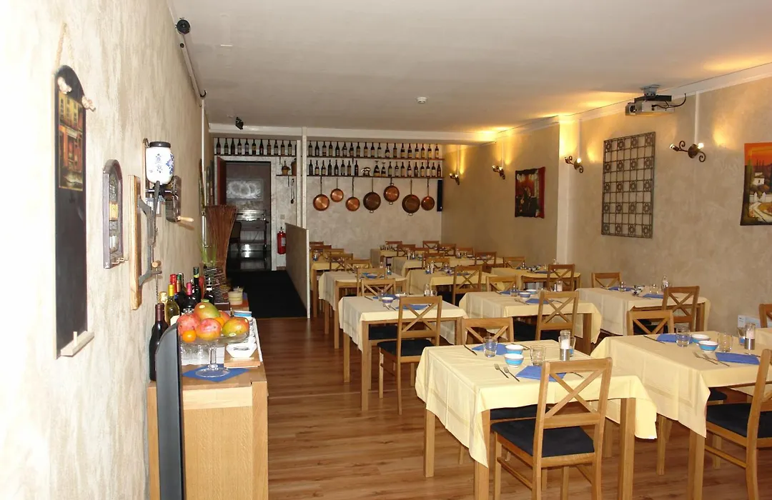 Hotel Bahnhof Haus-1